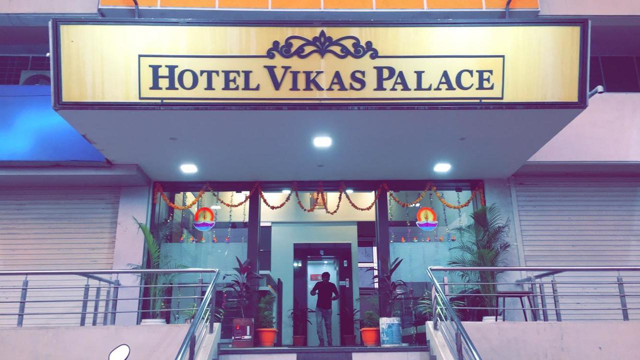 Hotel Vikas Palace Solapur Bagian luar foto