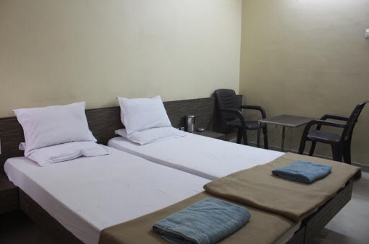 Hotel Vikas Palace Solapur Bagian luar foto