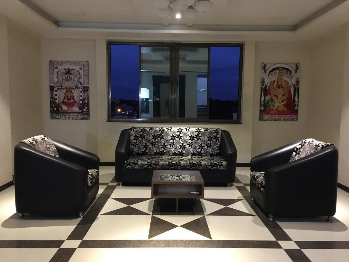 Hotel Vikas Palace Solapur Bagian luar foto